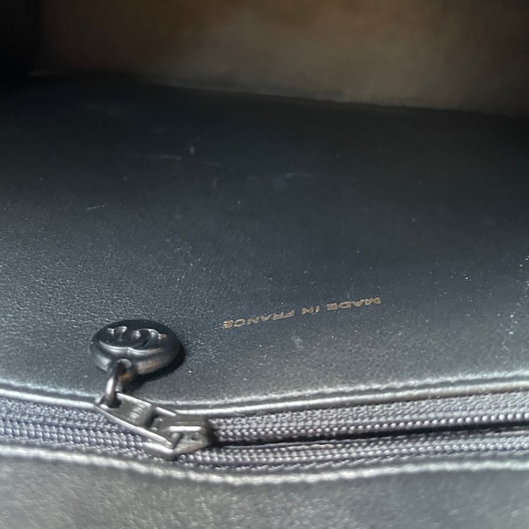 CHANEL 😁 SOLD 😁 quilted matte black chain handle handbag - Picture 12 of 16